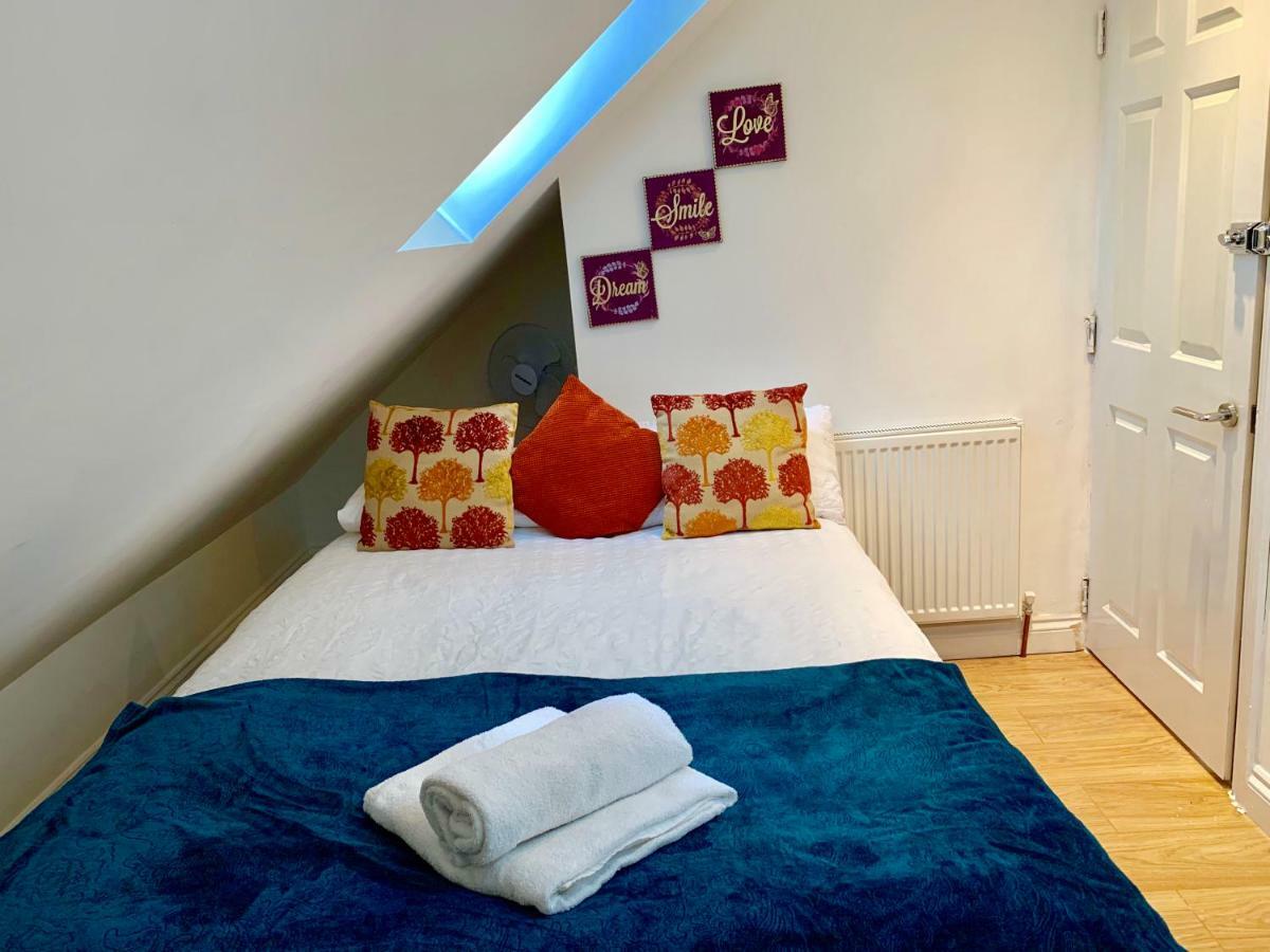 London Studio Apartments, Private Bathrooms And Parking Ilford Exteriör bild