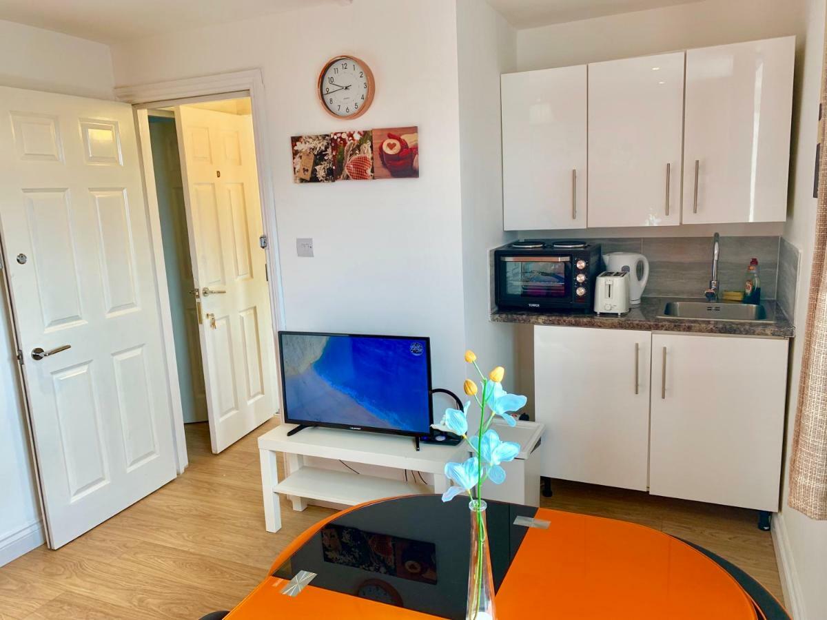London Studio Apartments, Private Bathrooms And Parking Ilford Exteriör bild