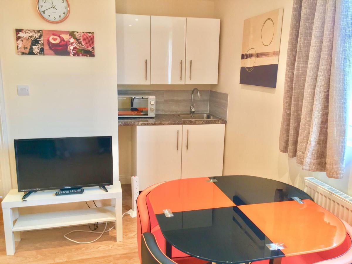 London Studio Apartments, Private Bathrooms And Parking Ilford Exteriör bild