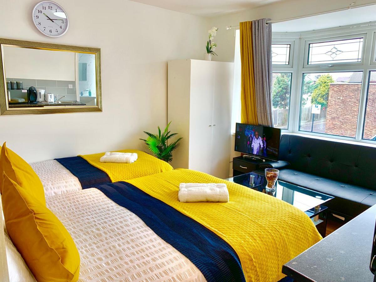 London Studio Apartments, Private Bathrooms And Parking Ilford Exteriör bild