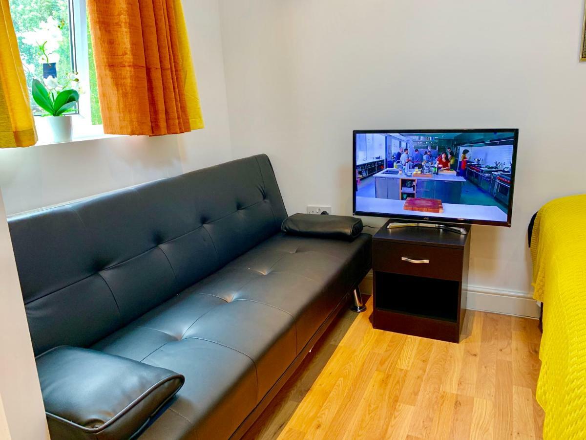 London Studio Apartments, Private Bathrooms And Parking Ilford Exteriör bild