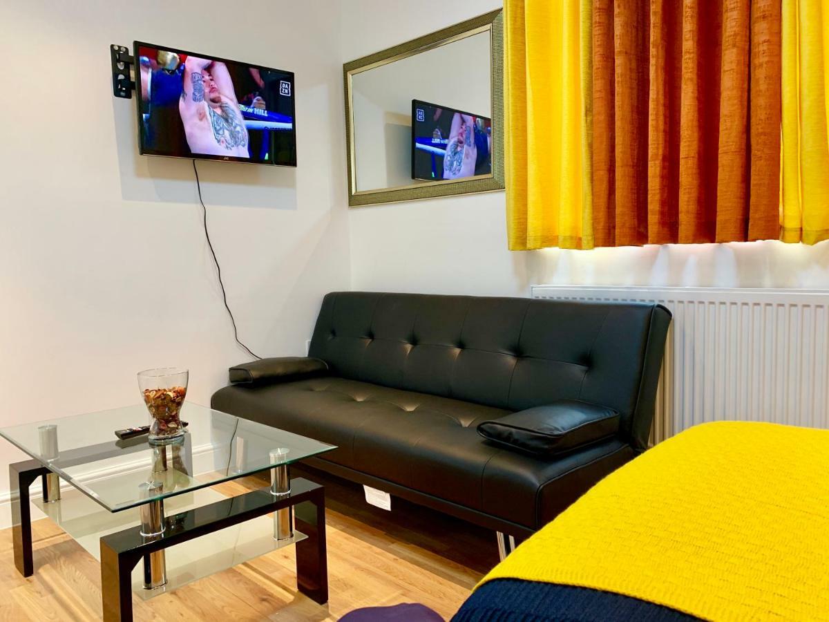 London Studio Apartments, Private Bathrooms And Parking Ilford Exteriör bild